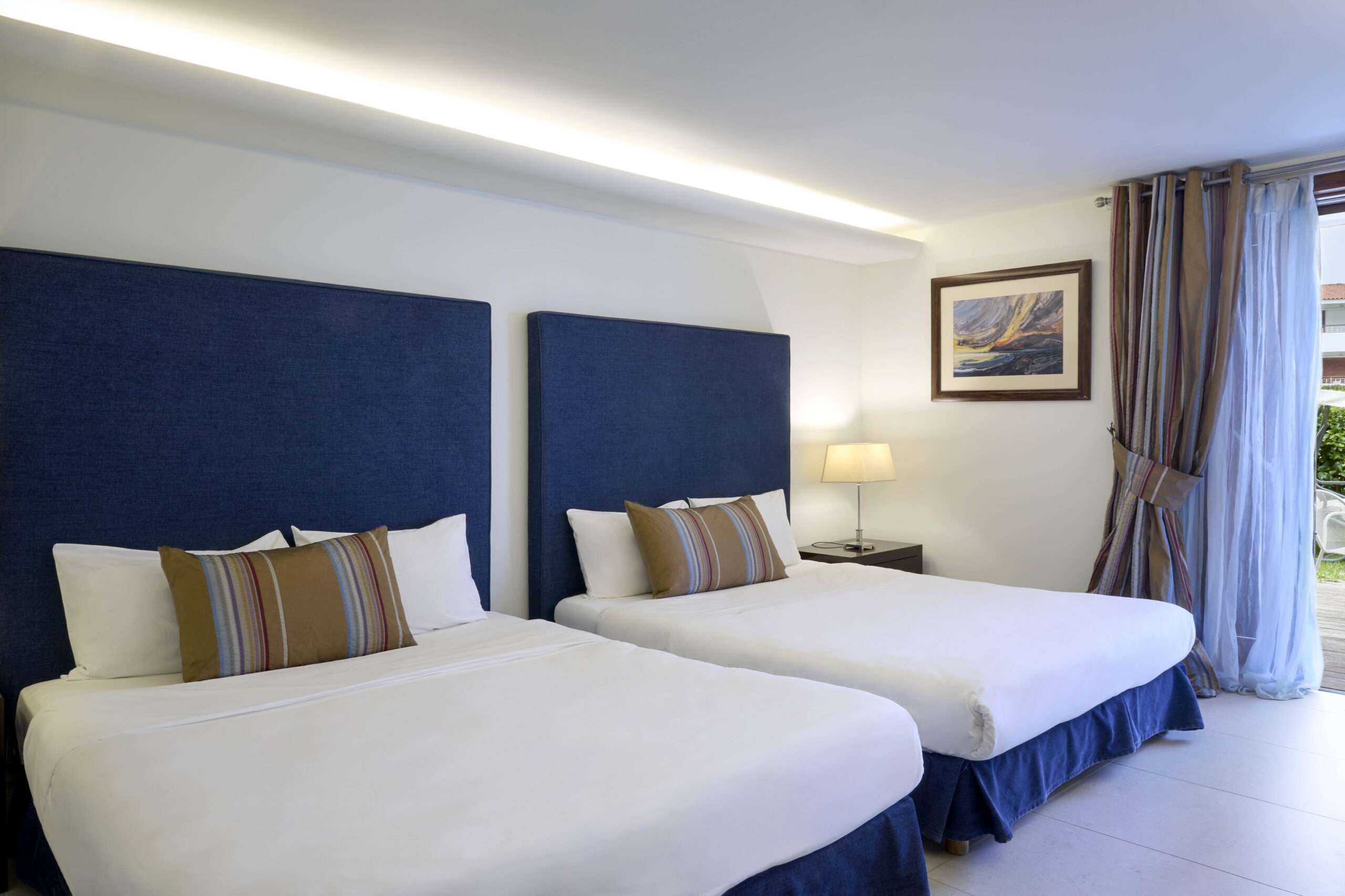 FAMILY ROOM PRIVATE GARDEN