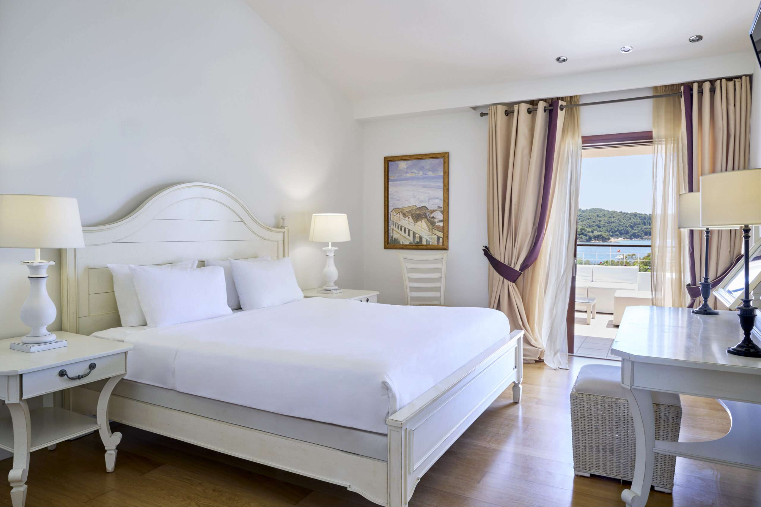 DELUXE SUITE